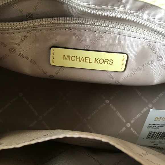 🌼Michael Kors Set - Picture 9 of 16
